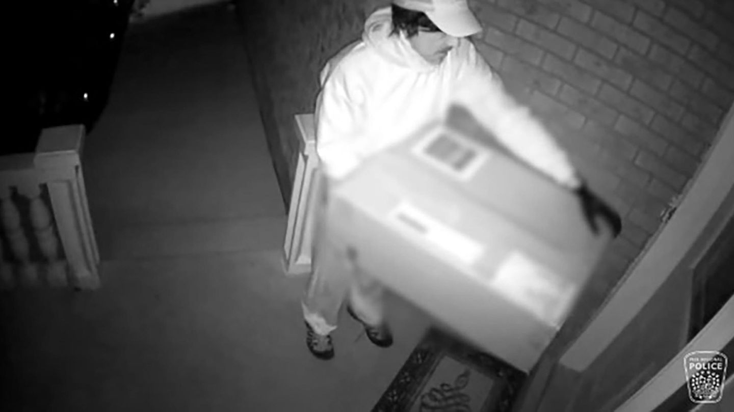 Vermeintlicher Paketzusteller in Kanada klingelt an Tür und schießt