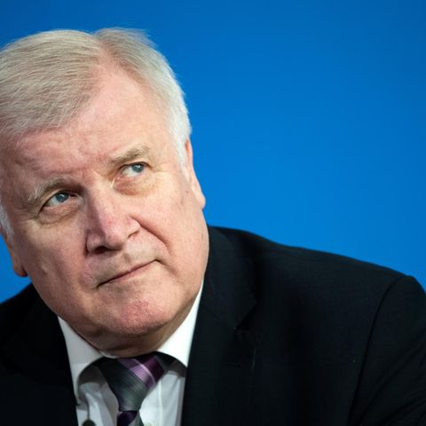 Horst Seehofer hat seinen Gesetzentwurf zu schärferen Abschieberegelungen im Bundeskabinett durchgesetzt 