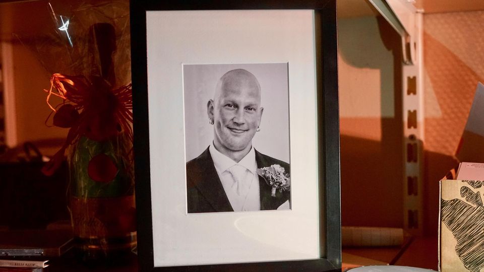 Das Bild zeigt den verstorbenen Patrick auf seiner Hochzeit 