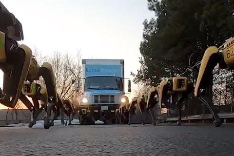 Robotik-Spot: Geräusche wie aus einem Sci-Fi-Film: Robo-Hunde ziehen Lastwagen