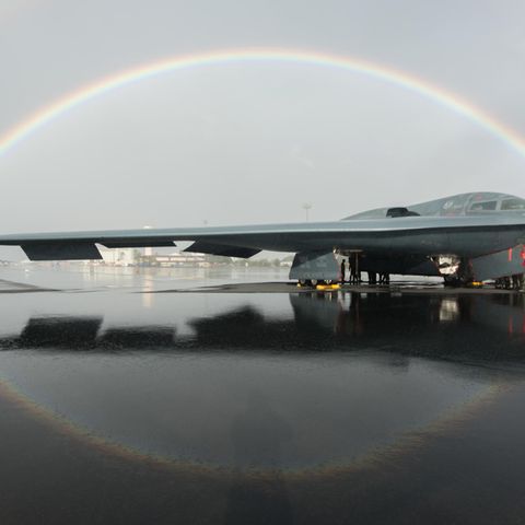 Wie die B-2 Spirit (Spirit) wird die B-21 Raider als Nurflügler konzipiert.