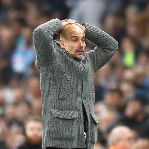 Pep Guardiola blickt fassungslos, nachdem er wieder mit Manchester City in der Champions League gescheitert ist