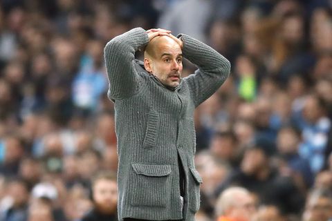 Pep Guardiola blickt fassungslos, nachdem er wieder mit Manchester City in der Champions League gescheitert ist