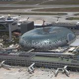 Blick von oben auf den neuen Glasbau