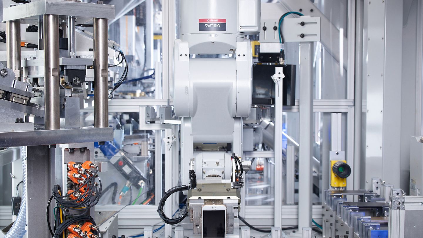 Apples Daisy-Roboter kann bis zu 200 iPhones pro Stunde zerlegen.