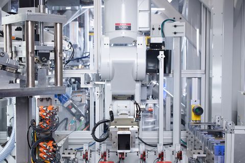 Apples Daisy-Roboter kann bis zu 200 iPhones pro Stunde zerlegen.