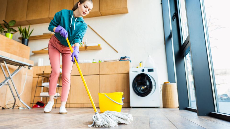 Bodenwischen: Diesen Fehler macht fast jeder Bodenwischen: Diesen Fehler macht fast jeder