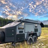 Im Fahrmodus sieht der Trailer zugeköpfter aus.