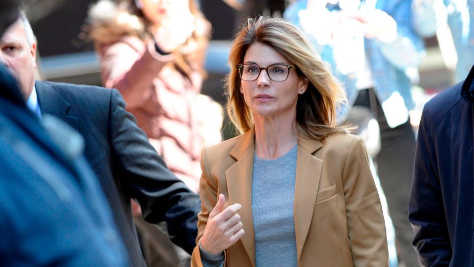 Lori Loughlin drohen bis zu 40 Jahre Haft