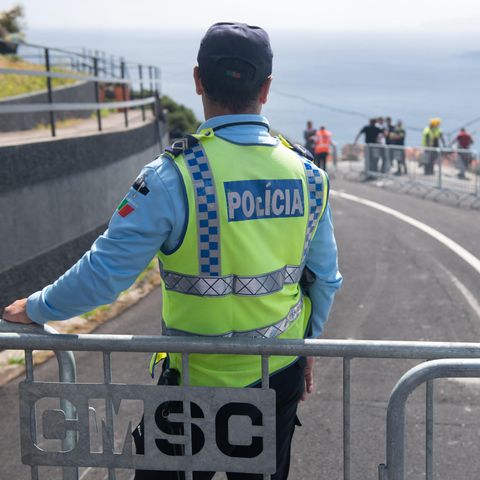 Busunfall auf Madeira - Polizei sichert Unglücksstelle