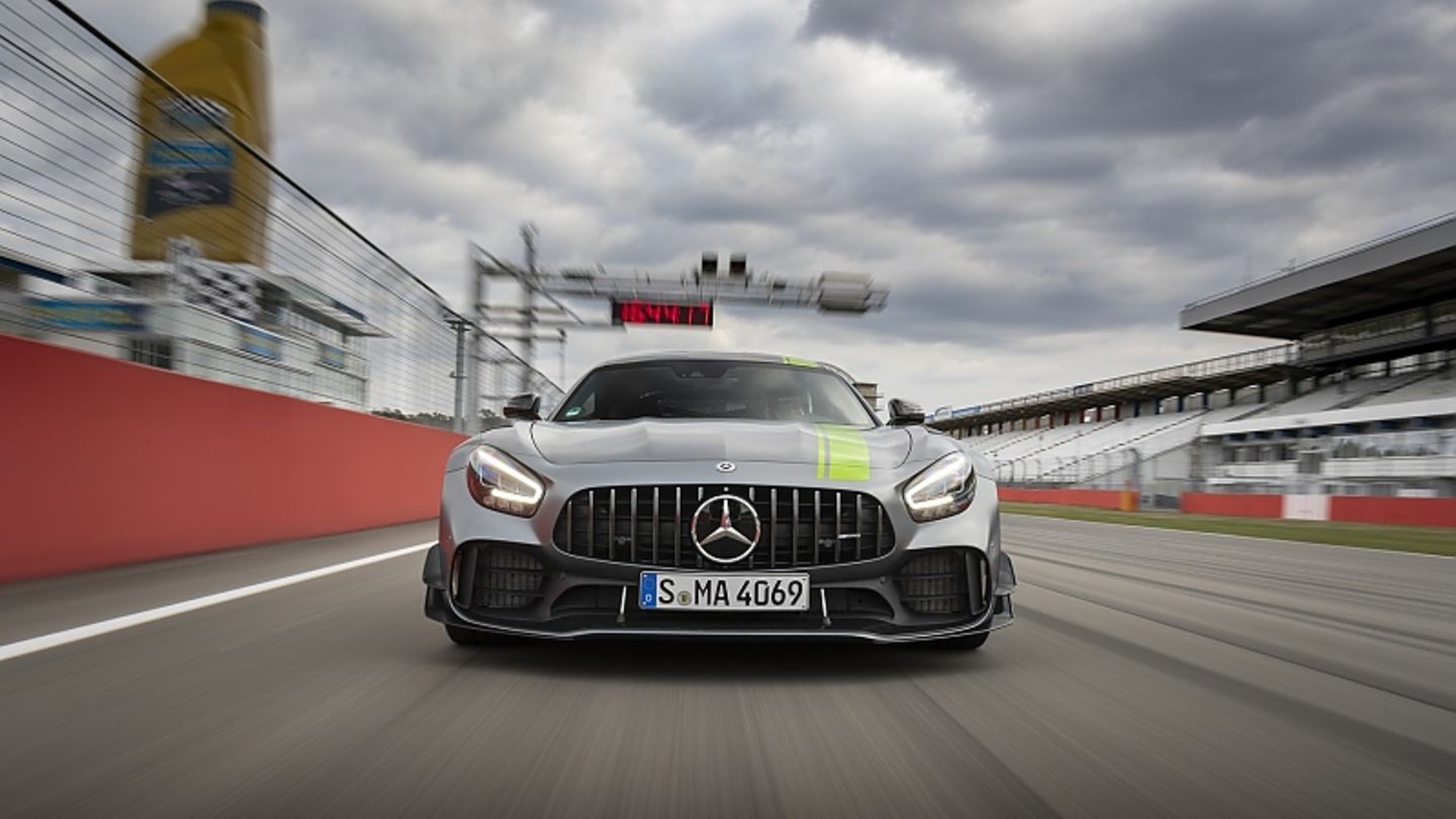 Der Vorderwagen ist breiter als zwei Meter