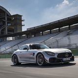 Der Mercedes AMG GT R Pro rennt bis zu 318 km/h schnell