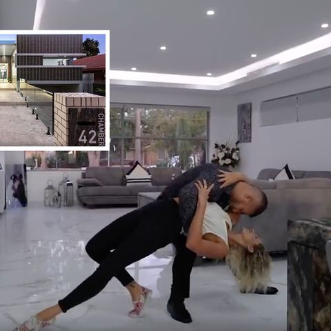 Ein Makler aus Sydney preist seine Immobilie in einem Werbespot durch eine sexy Tanzeinlage an.