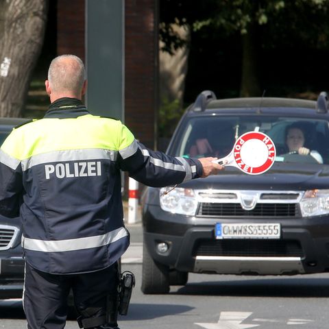 Die Polizei war nicht auf den massiven Widerstand vorbereitet (Symbolbild).
