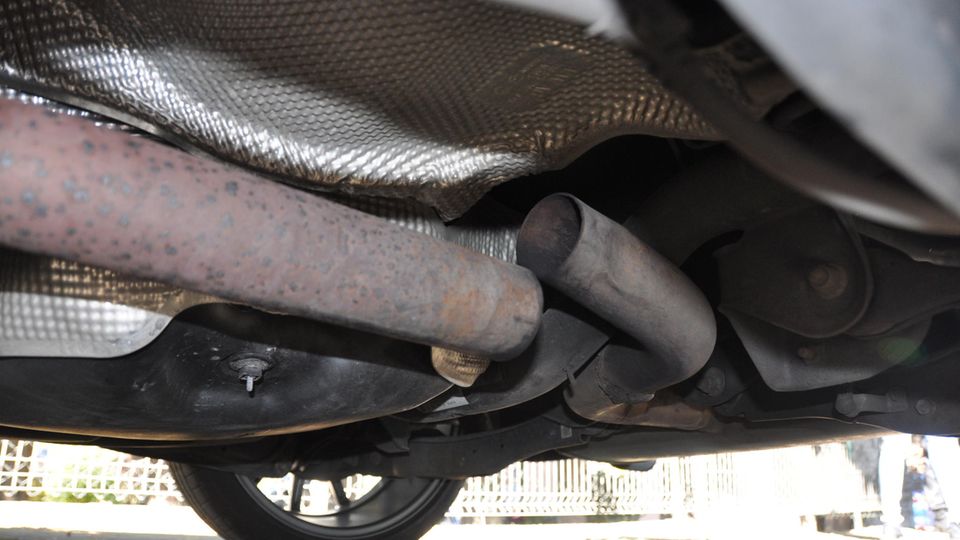 An einem Golf GTI war das Auspuffrohr durchgetrennt An einem Golf GTI war das Auspuffrohr durchgetrennt