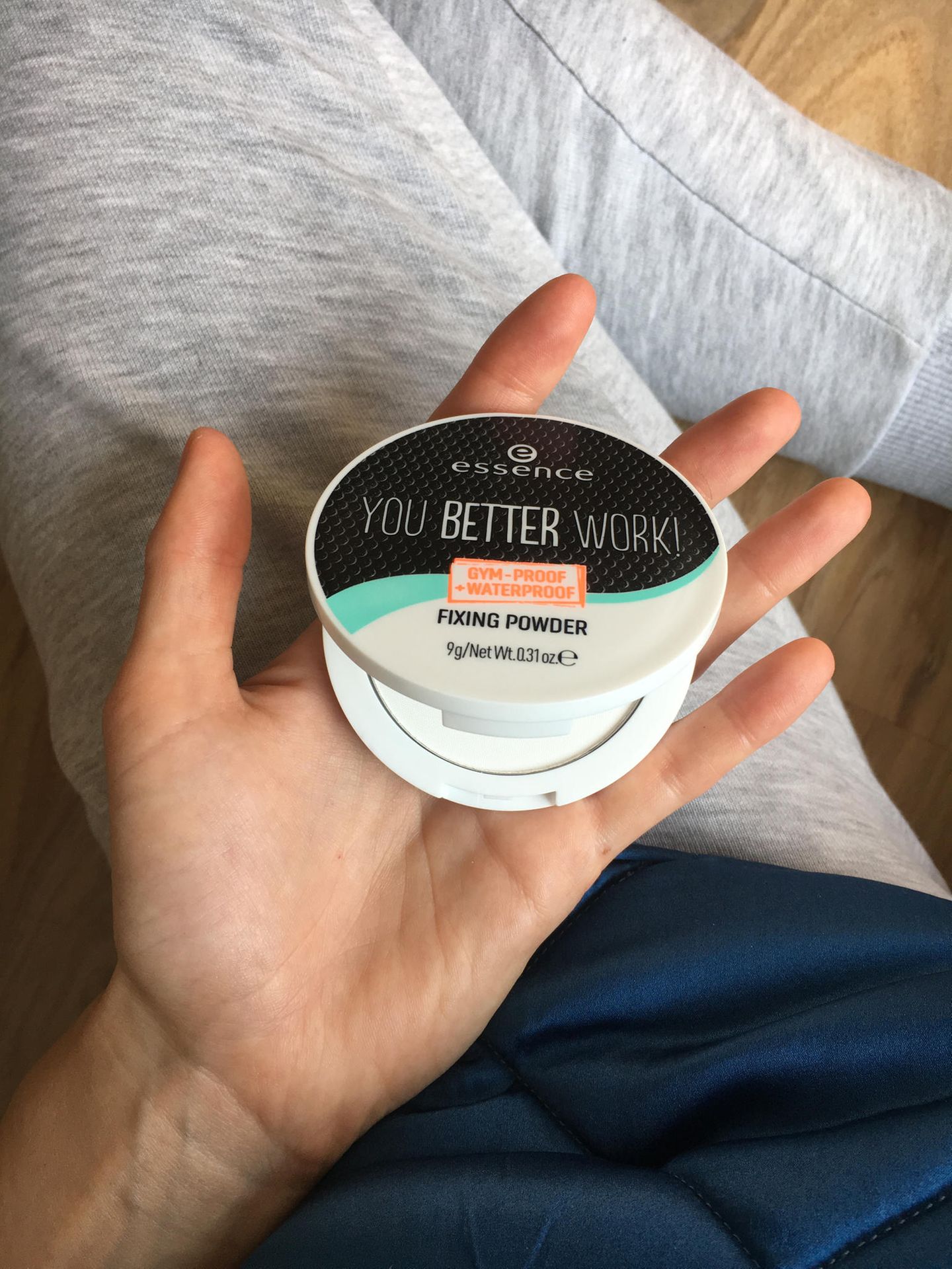 Beauty-Lieblingsprodukte: You Better Work! Fixing Powder" von Essence Beauty-Lieblingsprodukte: You Better Work! Fixing Powder" von Essence
