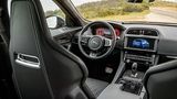 Innen ist der Jaguar F-Pace SVR angemessen wertig ausgestattet