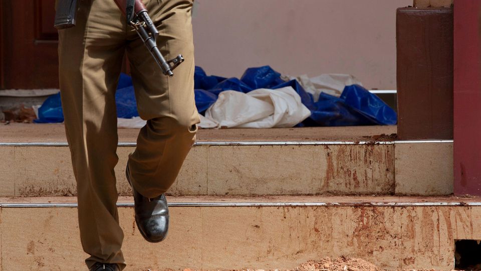Inzwischen 310 Tote nach Anschlägen in Sri Lanka – Regierung erklärt Notstand Inzwischen 310 Tote nach Anschlägen in Sri Lanka – Regierung erklärt Notstand