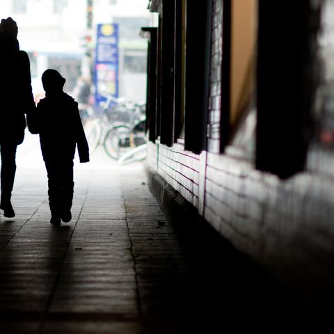 Alleinerziehende Mutter mit Kind