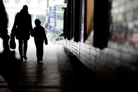 Alleinerziehende Mutter mit Kind