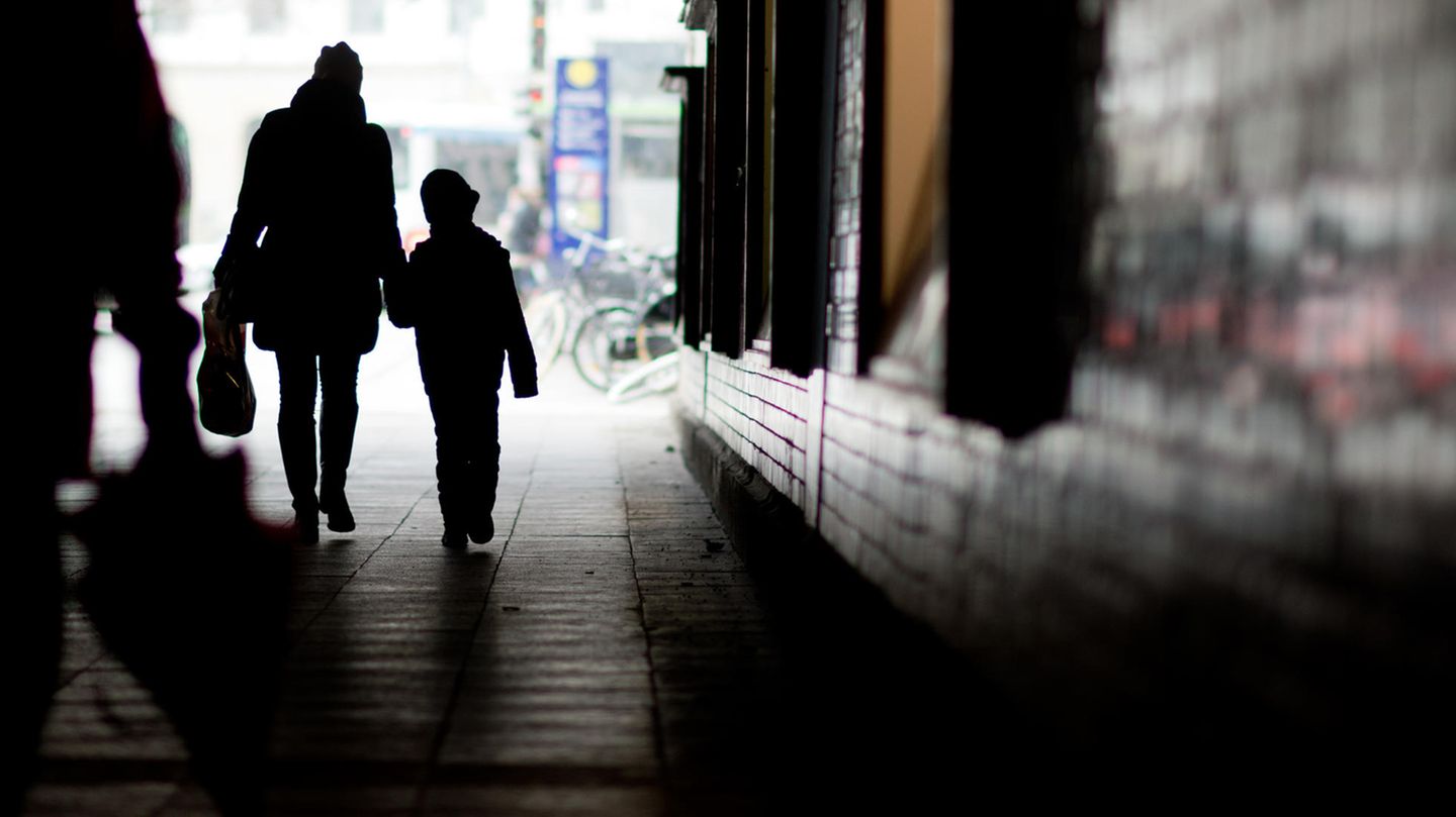 Alleinerziehende Mutter mit Kind
