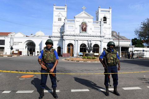 Wache vor christlicher Kirche in Sri Lanka