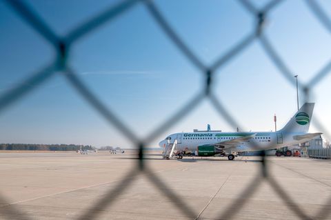 airport rostock-laage soll weltraumbahnhof werden