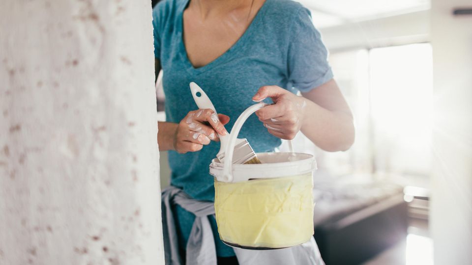 Das Streichen deiner Wohnung gelingt noch besser, wenn du die Ecken vorstreichst Das Streichen deiner Wohnung gelingt noch besser, wenn du die Ecken vorstreichst