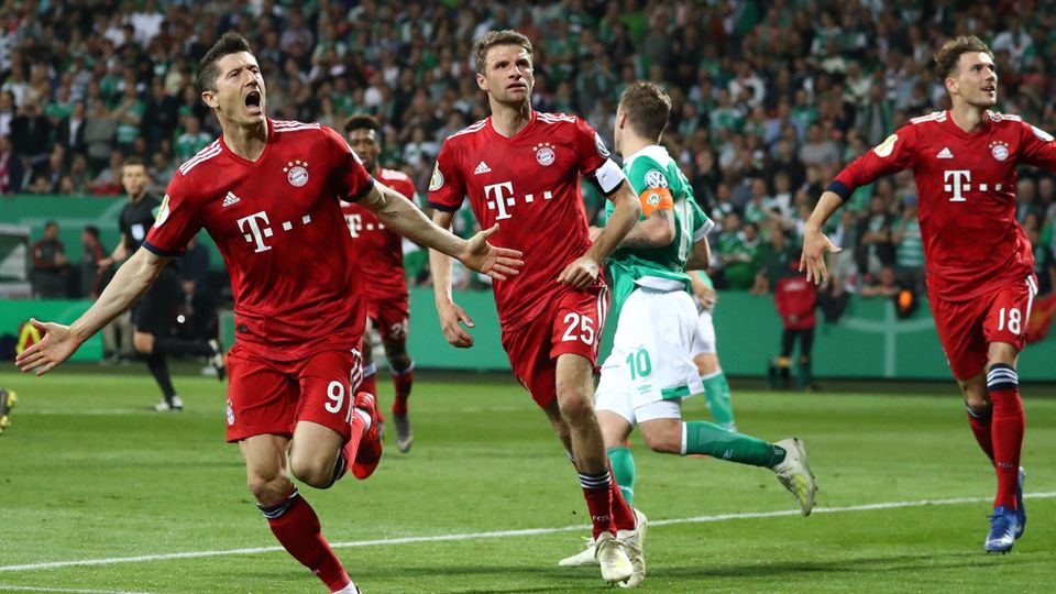 DFB-Pokal-Halbfinalspiel zwischen Bayern und Bremen