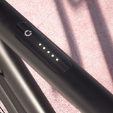 Unter den LEDs sitzt der versiegelte Controller.