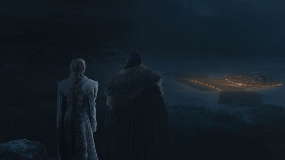 Die Liebesbeziehung von Westeros' Vorzeigepärchen dürfte nach Jons Enthüllung am Ende der zweiten Episode deutlich abgekühlt sein. Doch bevor sich Jon Schnee und Drachenkönigin Daenerys mit Details aufhalten, müssen Sie erst einmal den morgen überstehen. 