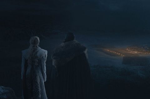 Die Liebesbeziehung von Westeros' Vorzeigepärchen dürfte nach Jons Enthüllung am Ende der zweiten Episode deutlich abgekühlt sein. Doch bevor sich Jon Schnee und Drachenkönigin Daenerys mit Details aufhalten, müssen Sie erst einmal den morgen überstehen. 
