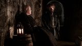 Neben den Frauen und Kindern von Winterfell harren auch Tyrion und Varys in der Krypta der Starks aus. Hier sind sie besonders sicher, denken alle. Doch das könnte sich als Falle herausstellen. Warum, können Sie hier nachlesen. 