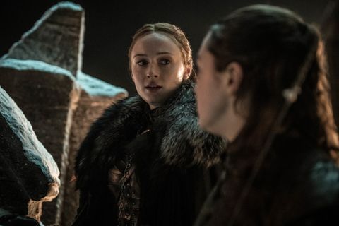 Nehmen auch an der Schlacht teil: Die beiden Schwestern Arya und Sansa Stark. Während Arya mit ihrer neuen Waffe (Kudos noch einmal an Gendry, den Schmied) den einen oder anderen Weißen Wanderer erledigen dürfte ...