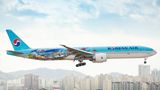Regelmäßig verziert Korean Air eines ihrer Flugzeuge mit Kinderzeichnungen, die aus einem Malwettbewerb hervorgegangen sind. Im Bild eine Boeing 777-300ER mit der Sonderlackierung "Childres's drawing 2018".