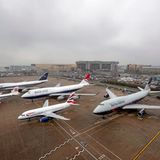 Bild 1 der Fotostrecke zum Klicken:  Bis Mitte April hat British Airways mehrere Maschinen im Retro-Look lackiert: Im Jahre 2019 begeht die Fluggesellschaft ihr 100-jähriges Jubiläum und bezieht sich dabei auf die Gründungen ihrer Vorgänger wie die Aircraft Transport and Travel Limited, die British Overseas Airways Corporation (BOAC) und British European Airways (BEA).