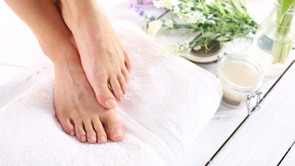 Eine Pediküre zu Hause gelingt mit diesen simplen Tipps garantiert