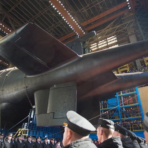Stappellauf des Giganten. Der Rumpf wurde auf 184 Meter verlängert.