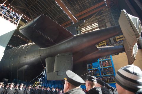 Stappellauf des Giganten. Der Rumpf wurde auf 184 Meter verlängert.