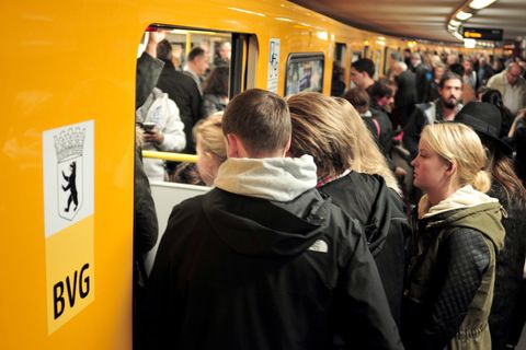 Überfüllte U-Bahn in Berlin
