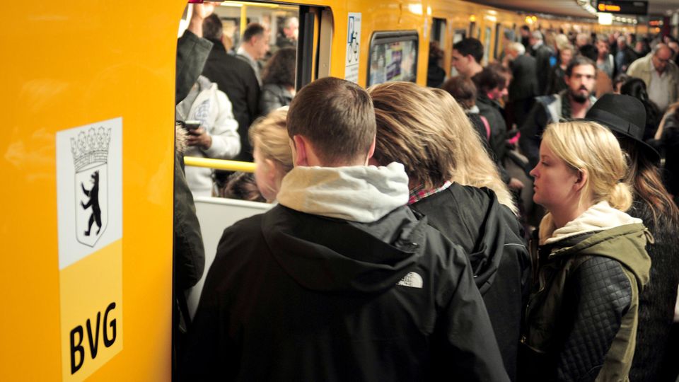 Überfüllte U-Bahn in Berlin