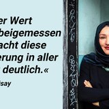 Journalistin Kübra Gümüsay  "''Because how a government taxes its citizens is a declaration of a country’s values', sagte Martin Ginsburg, Jura-Professor und Ehemann der Richterin am US-Supreme-Court Ruth Bader Ginsburg. Welcher Wert Frauen beigemessen wird, macht diese Besteuerung in aller Klarheit deutlich. #keinluxus"