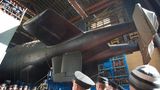 184 Meter ist die "Belgorod" lang. Als Mutterschiff soll der Gigant Mini-U-Boote und Unterwasserdrohnen transportieren. Er kann aber auch sechs Weltuntergangstorpedos vom Typ "Poseidon" einsetzen.  Spionage und Weltuntergangs-Torpedos – Russland lässt das größte Atom-U-Boot der Welt vom Stapel