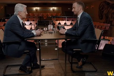 Frank Elstner und Jan Böhmermann im Gespräch im Kölner Senftöpchen-Theater