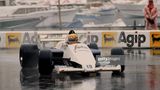 Ayrton Senna fährt im Regen