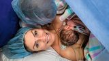 Drei Jahre lang haben die Australierin Dee Laird und ihr Verlobter versucht, mittels künstlicher Befruchtung ein Kind zu bekommen. Im Mai 2018 ist es so weit: Nach einem Kaiserschnitt hält die 35-Jährige ihren Sohn Carson im Arm. "Man sieht, wie stolz ich auf unser kleines Wunder bin", sagt sie.