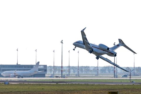Global 5000 Schönefeld