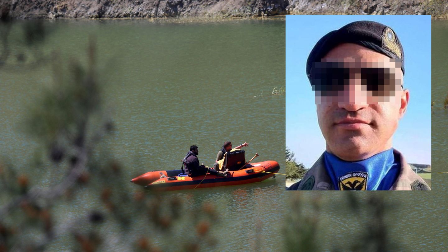 Zypern, Mitsero: Ermittler auf einem Boot suchen mit der Kamera nach einer Leiche in einem See bei Xiliatos. Auf der Touristeninsel Zypern soll ein Serienmörder (der auf dem kl. Bild zu sehen sein soll) mehrere Frauen umgebracht haben.