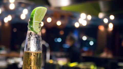 In Mexico City wird Bier vor allem aus größeren Flaschen konsumiert (Symbolbild)