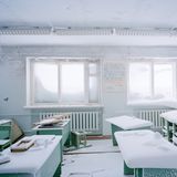 Eine verlassene und zugeschneite Schule im Dörfchen Dikson. Es ist die nördlichste Siedlung und Hafenstadt im Mündungsgebiet des Jenissei in die Karasee. Nach dem Stand der letzten Volkszählung von 2010 leben hier nur 676 Einwohner. 